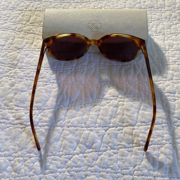 Ann Taylor “Seascape” tortoise sunglasses in EUC. - Picture 4 of 7